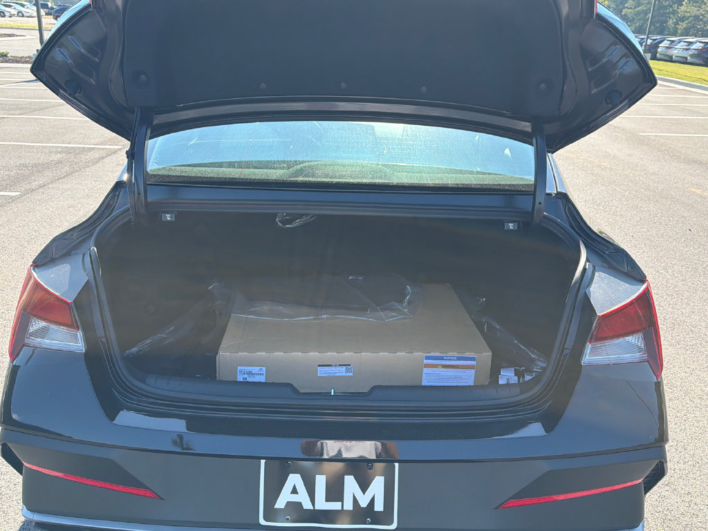 New 2026 Hyundai Elantra SEL Sport FWD image 19