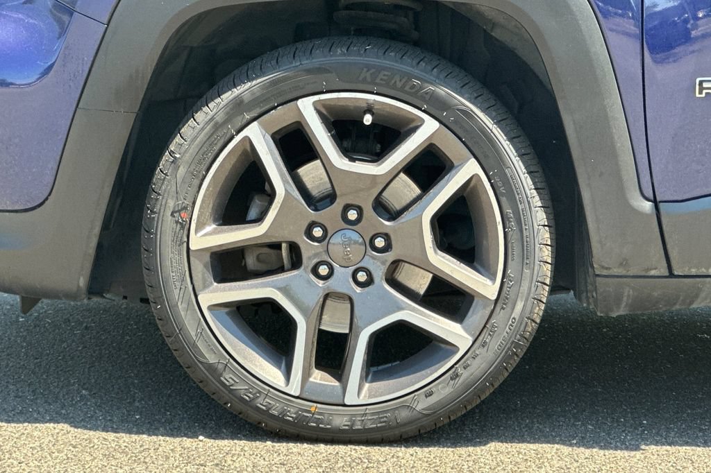 Used 2019 Jeep Renegade Limited w/ UConnect 8.4 Nav Group FWD image 28