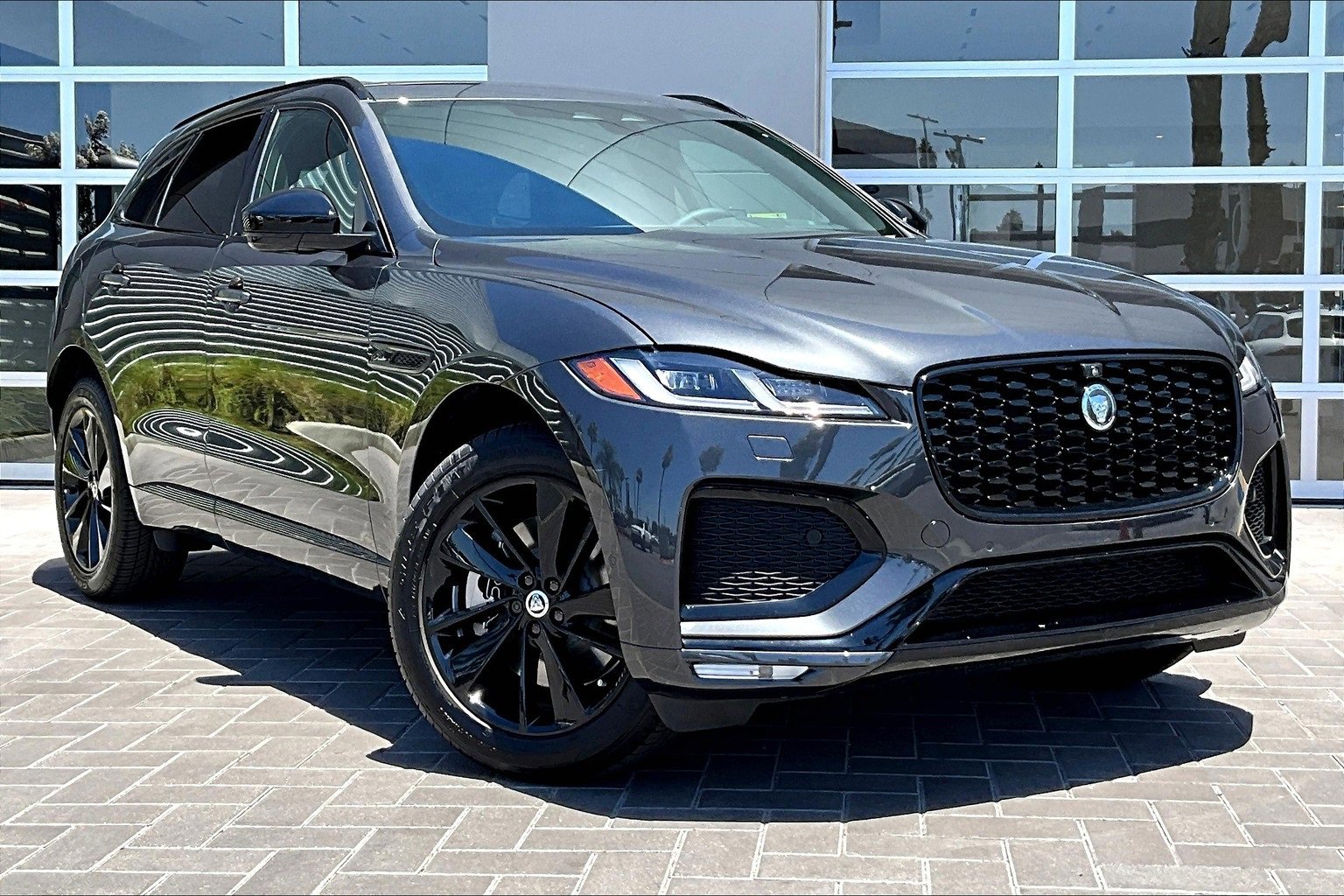 New 2026 Jaguar F-PACE R-Dynamic S image 2