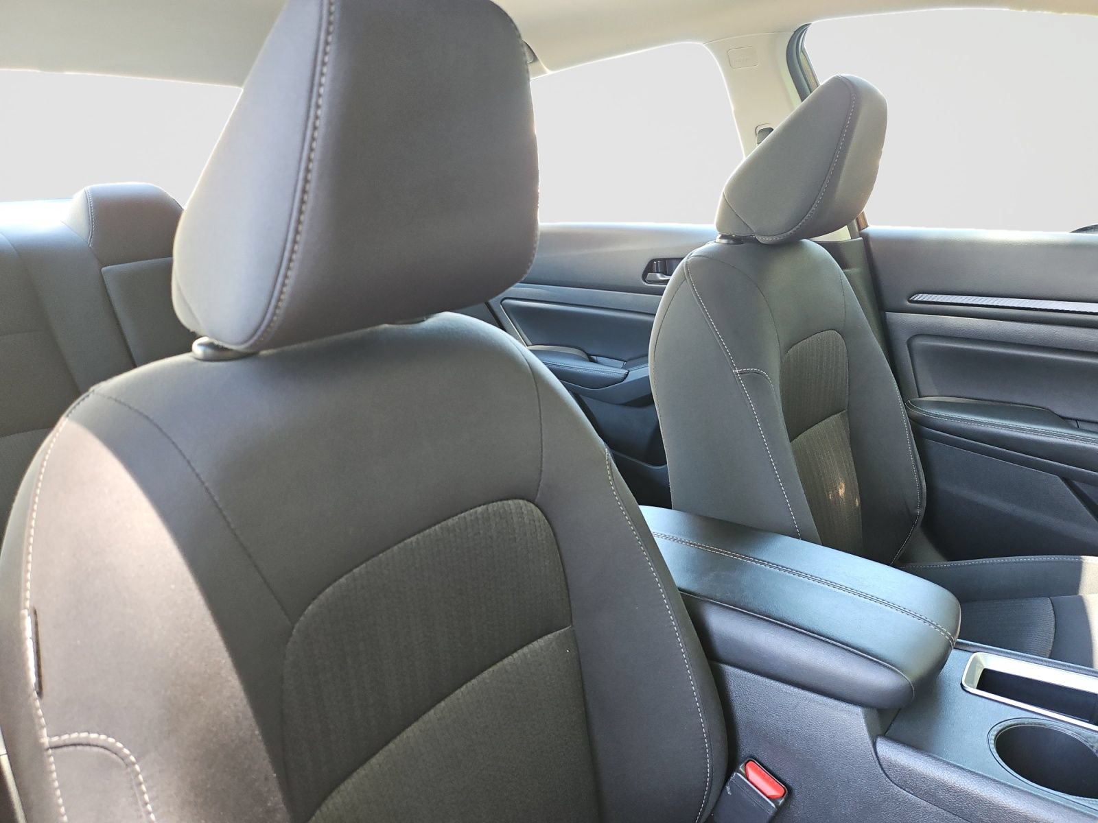 Used 2025 Nissan Altima 2.5 SV FWD image 12