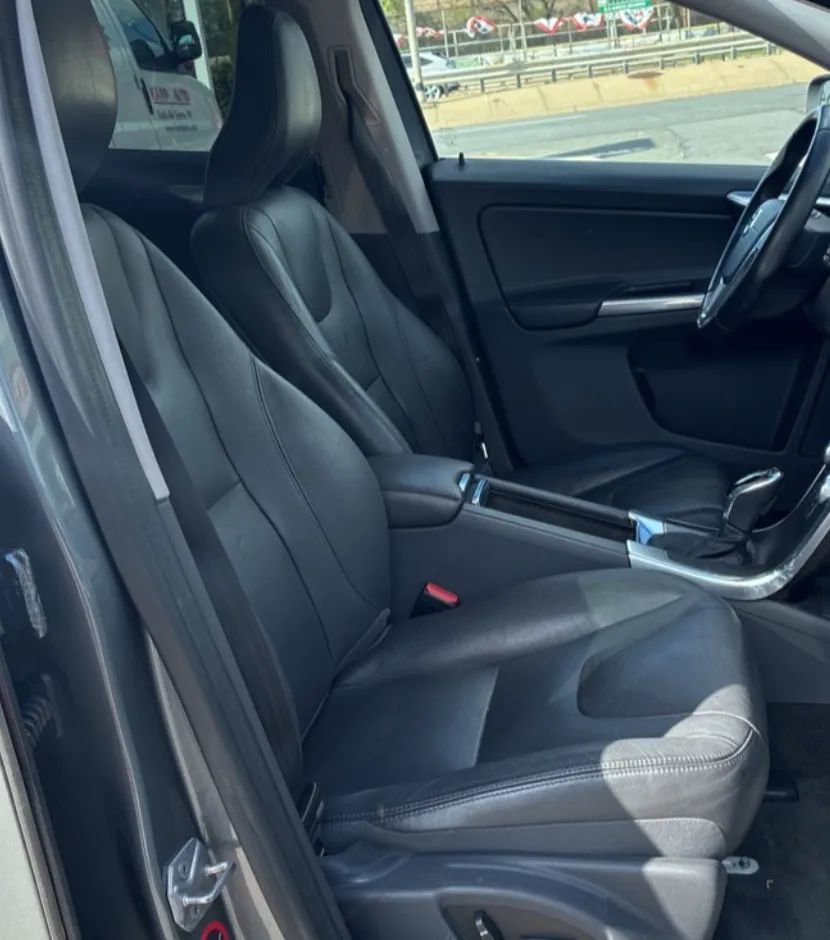 Used 2016 Volvo XC60 T6 w/ Proximity Package AWD/4WD image 15