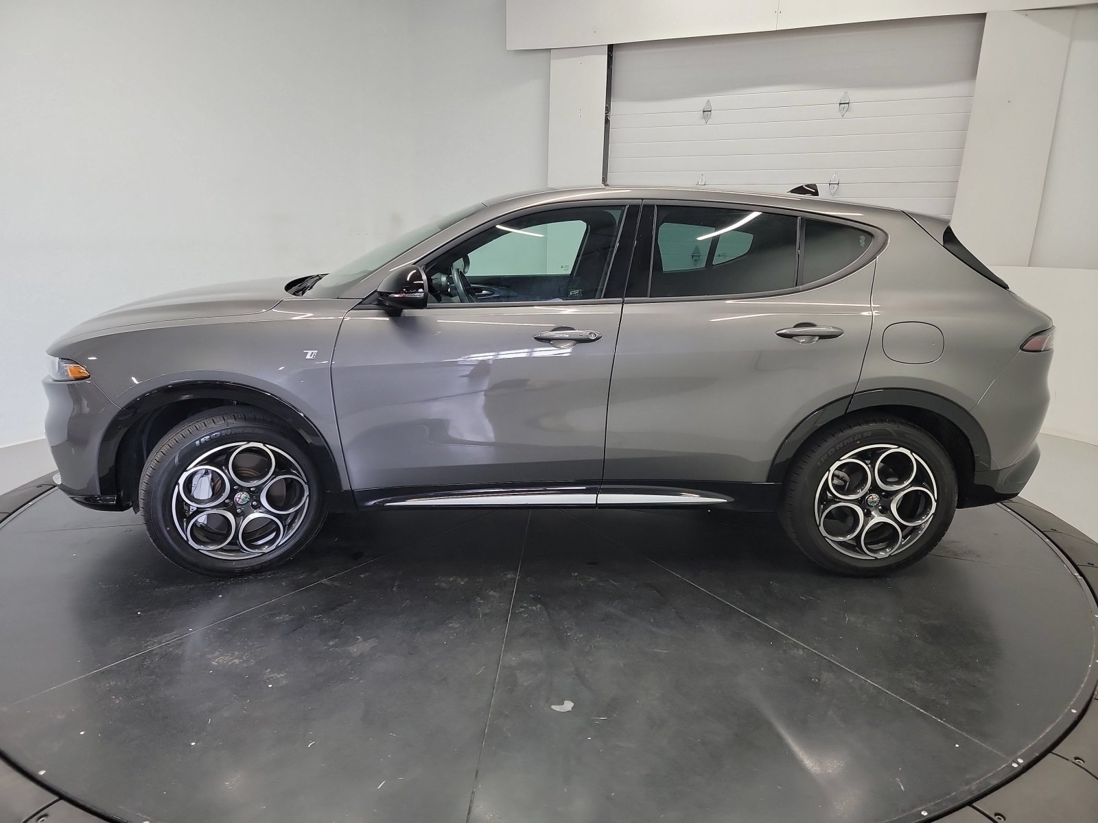 Used 2024 Alfa Romeo Tonale Ti AWD/4WD image 4