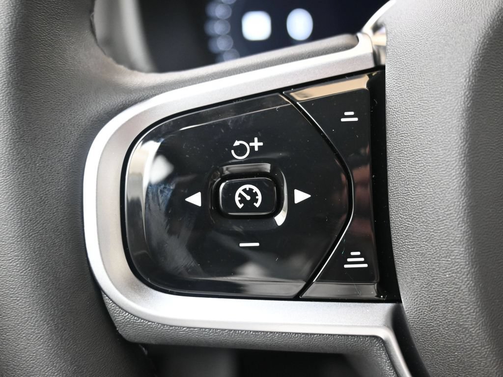 New 2026 Volvo XC90 B6 Plus w/ Protection Package Premier AWD/4WD image 28