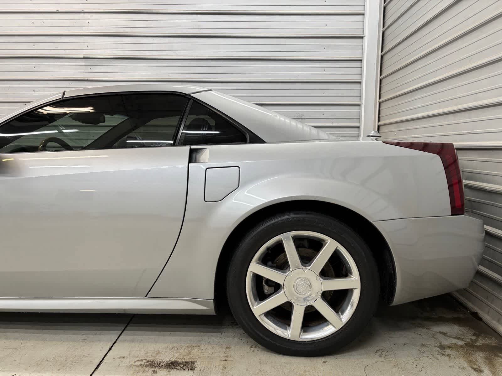 Used 2005 Cadillac XLR RWD image 5