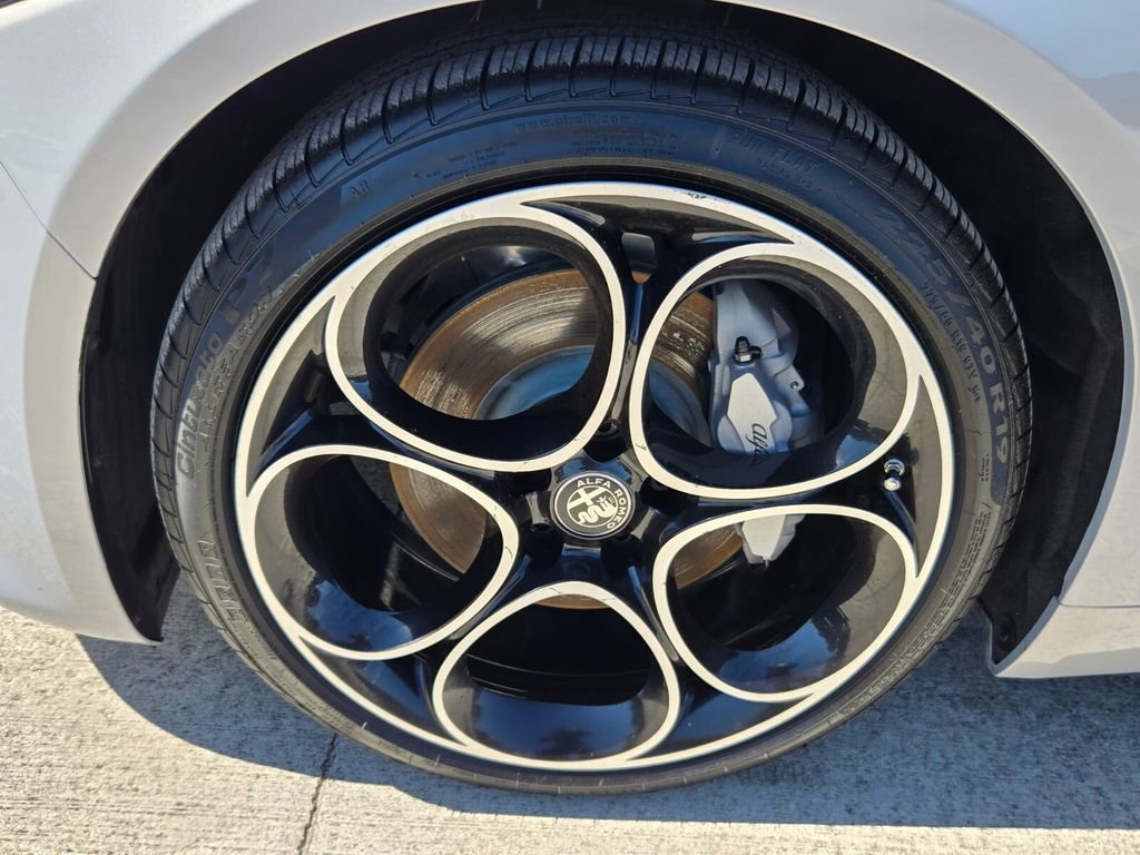 New 2025 Alfa Romeo Giulia w/ Veloce Package Rwd image 5