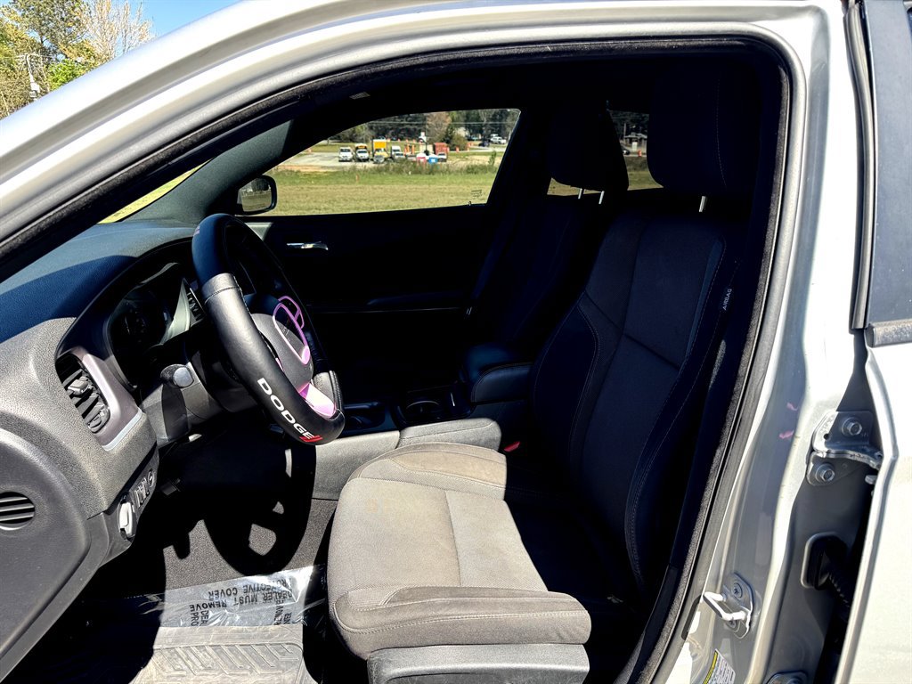 Used 2019 Dodge Charger SXT w/ Blacktop Package RWD image 3