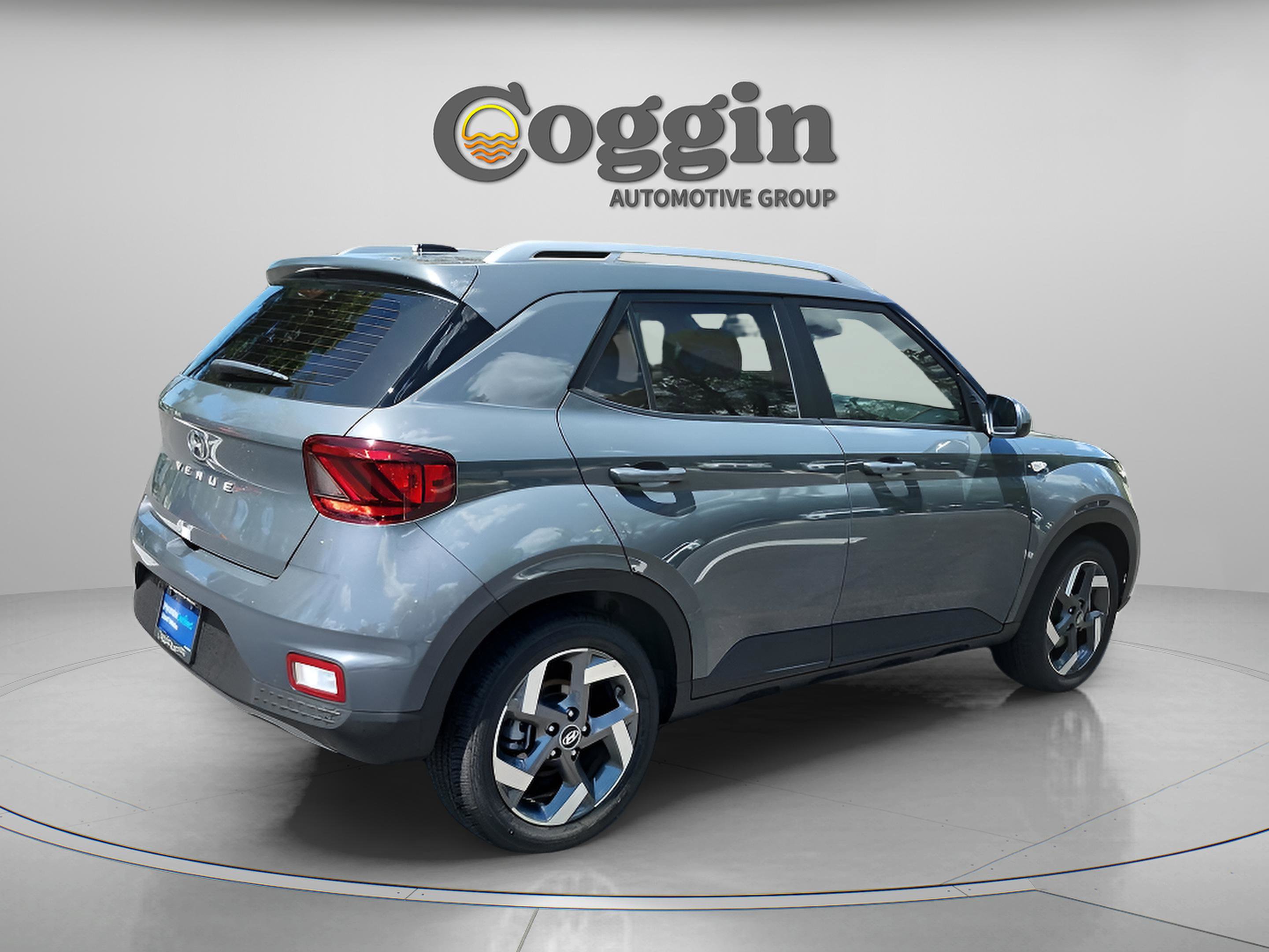 Certified 2026 Hyundai Venue SEL FWD image 5