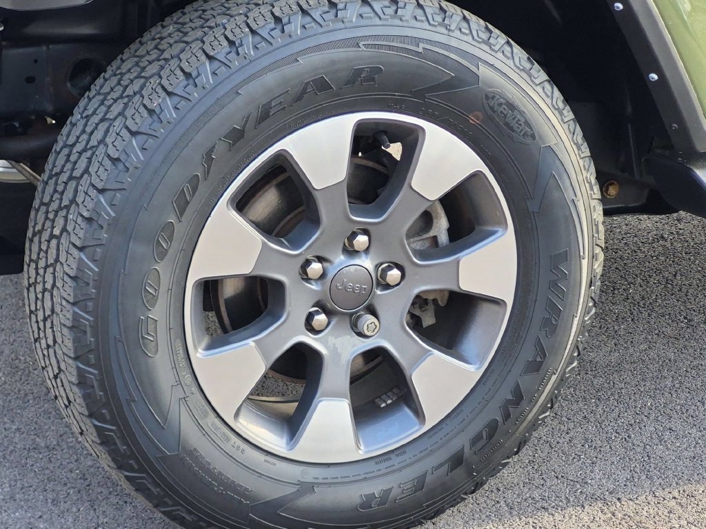 Used 2021 Jeep Wrangler Unlimited Sahara w/ Uconnect 4C Nav & Sound Group AWD/4WD image 24