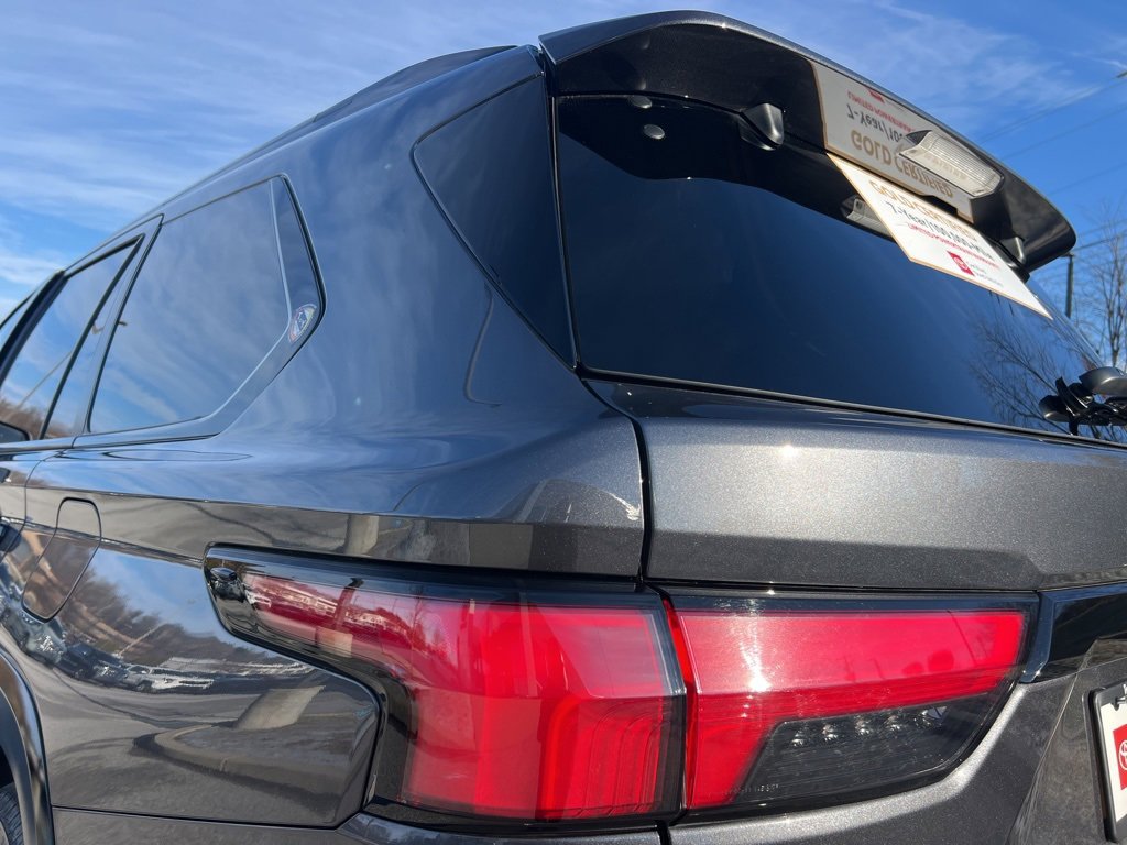 Certified 2025 Toyota Sequoia Platinum image 22