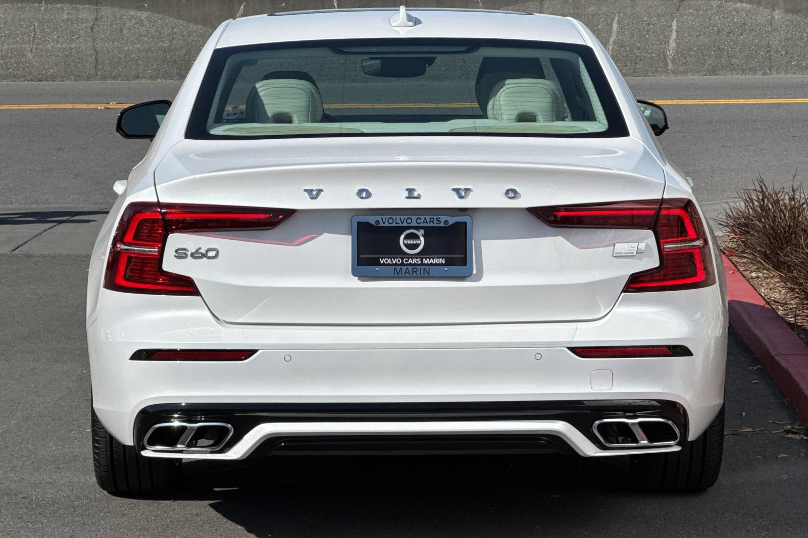 Used 2022 Volvo S60 T8 R-Design Expression w/ Premium Package AWD/4WD image 7