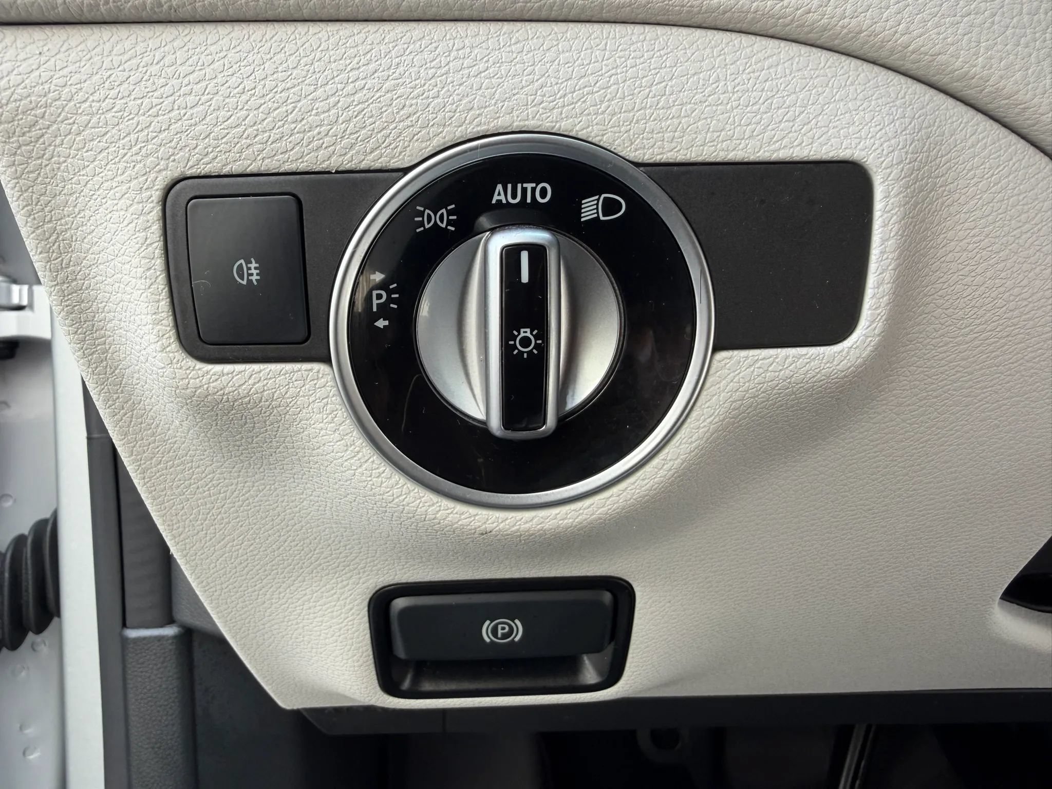 Used 2019 Mercedes-Benz CLA 250 4MATIC image 46