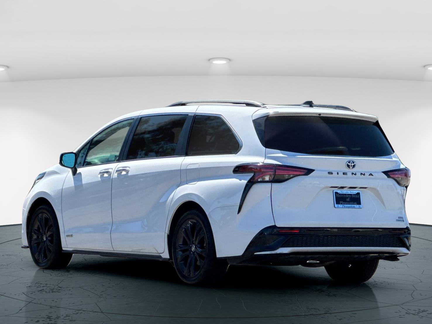 Used 2021 Toyota Sienna XSE FWD image 47