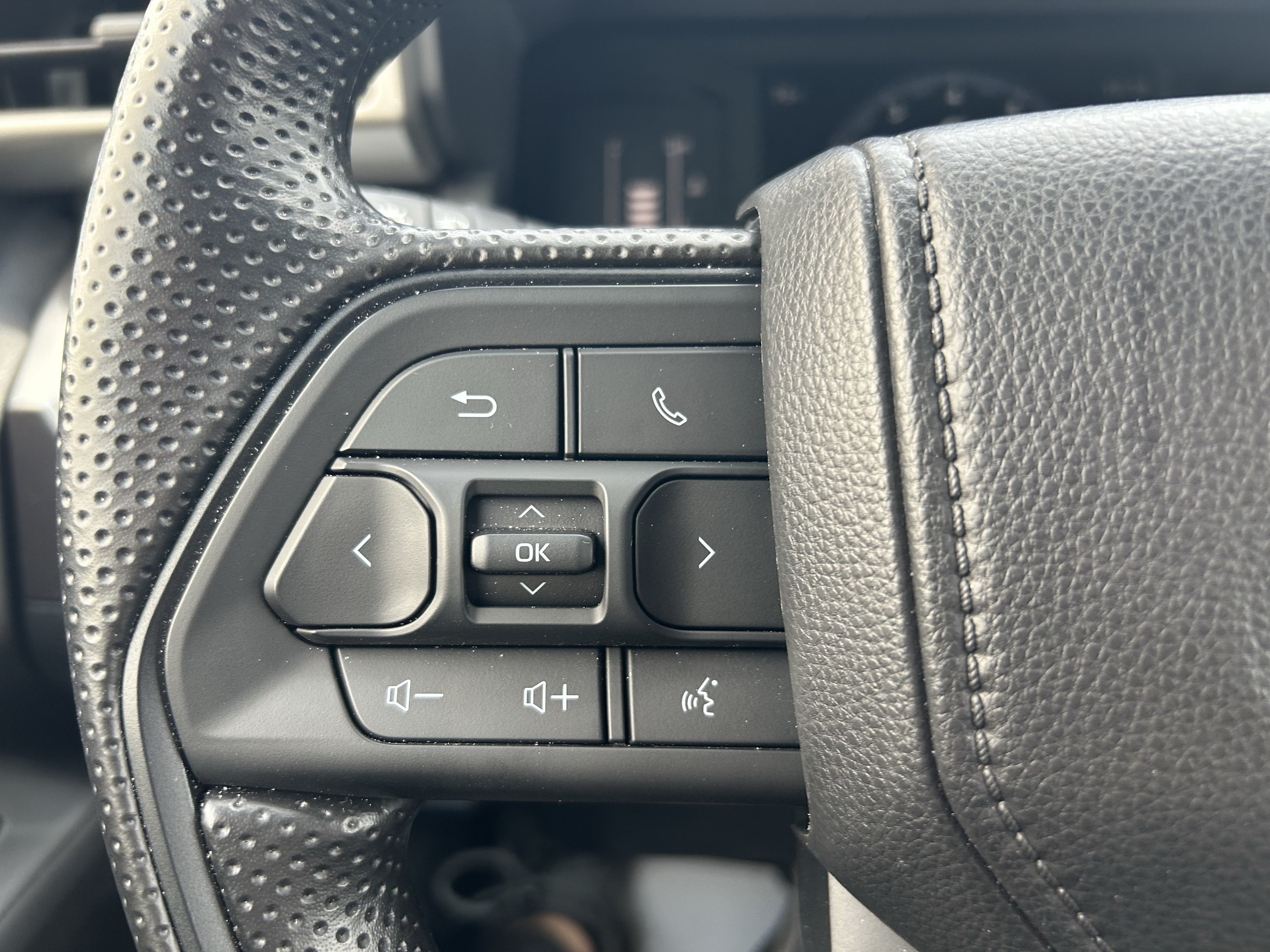 Certified 2025 Toyota Tacoma SR5 AWD/4WD image 23
