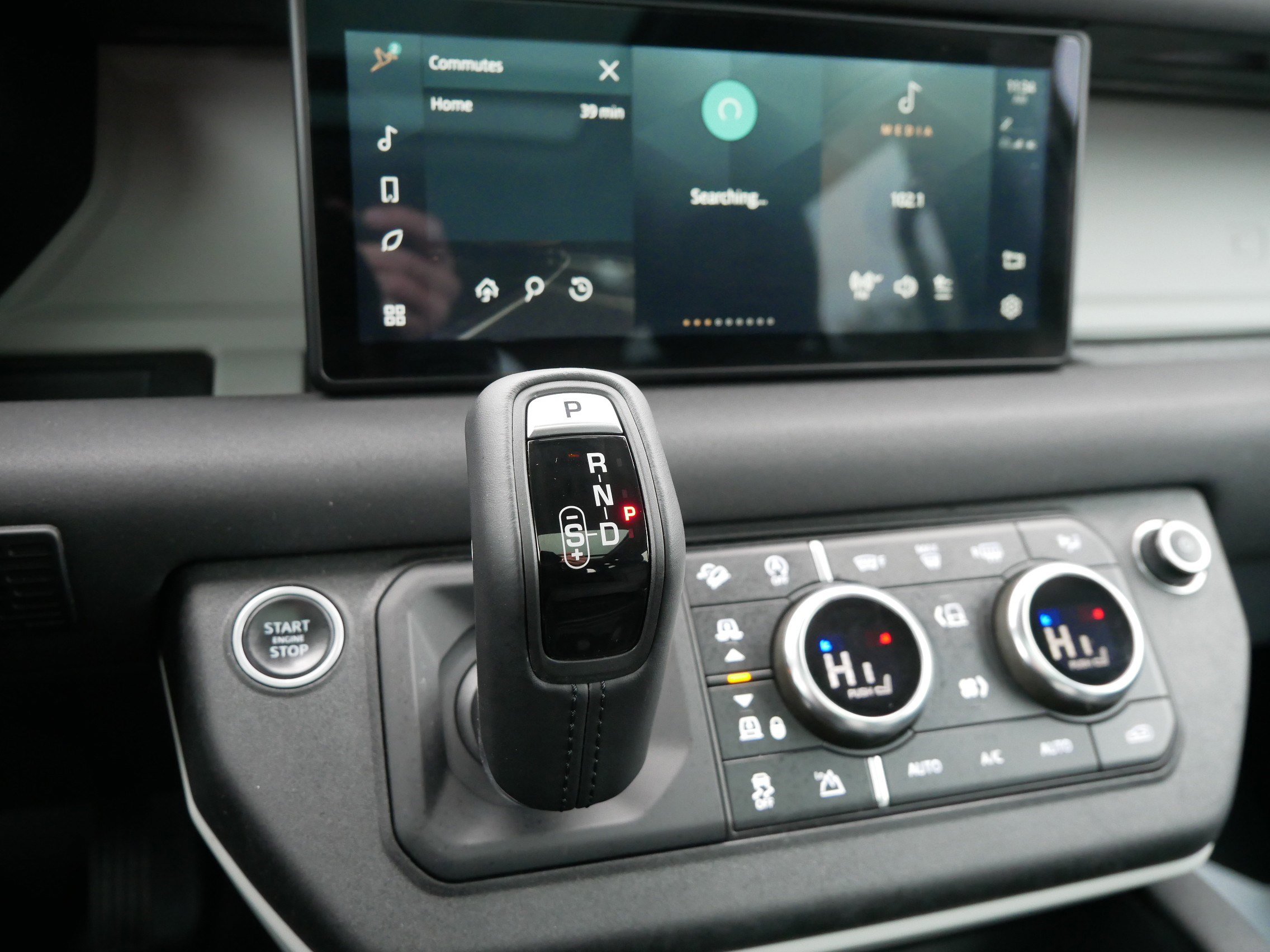 Used 2020 Land Rover Defender 110 SE image 27