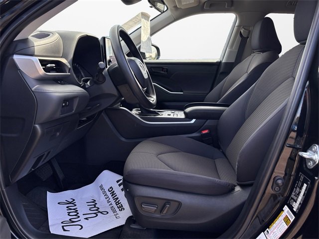Used 2023 Toyota Highlander LE image 9