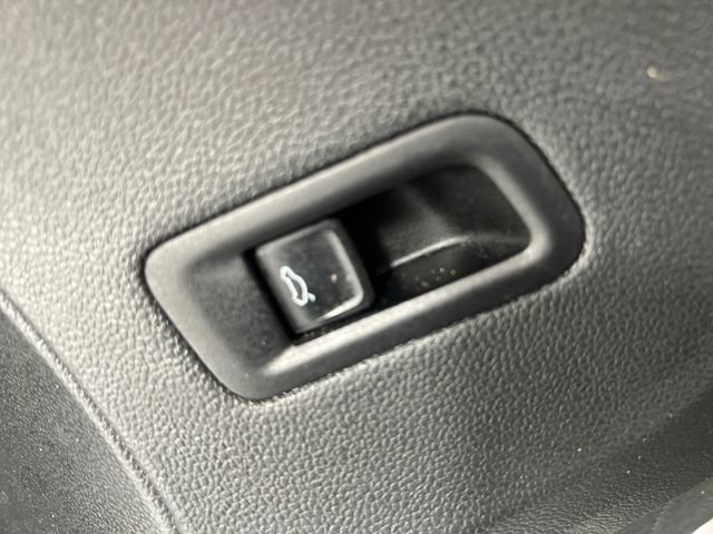 Used 2025 Volkswagen Atlas SE image 14