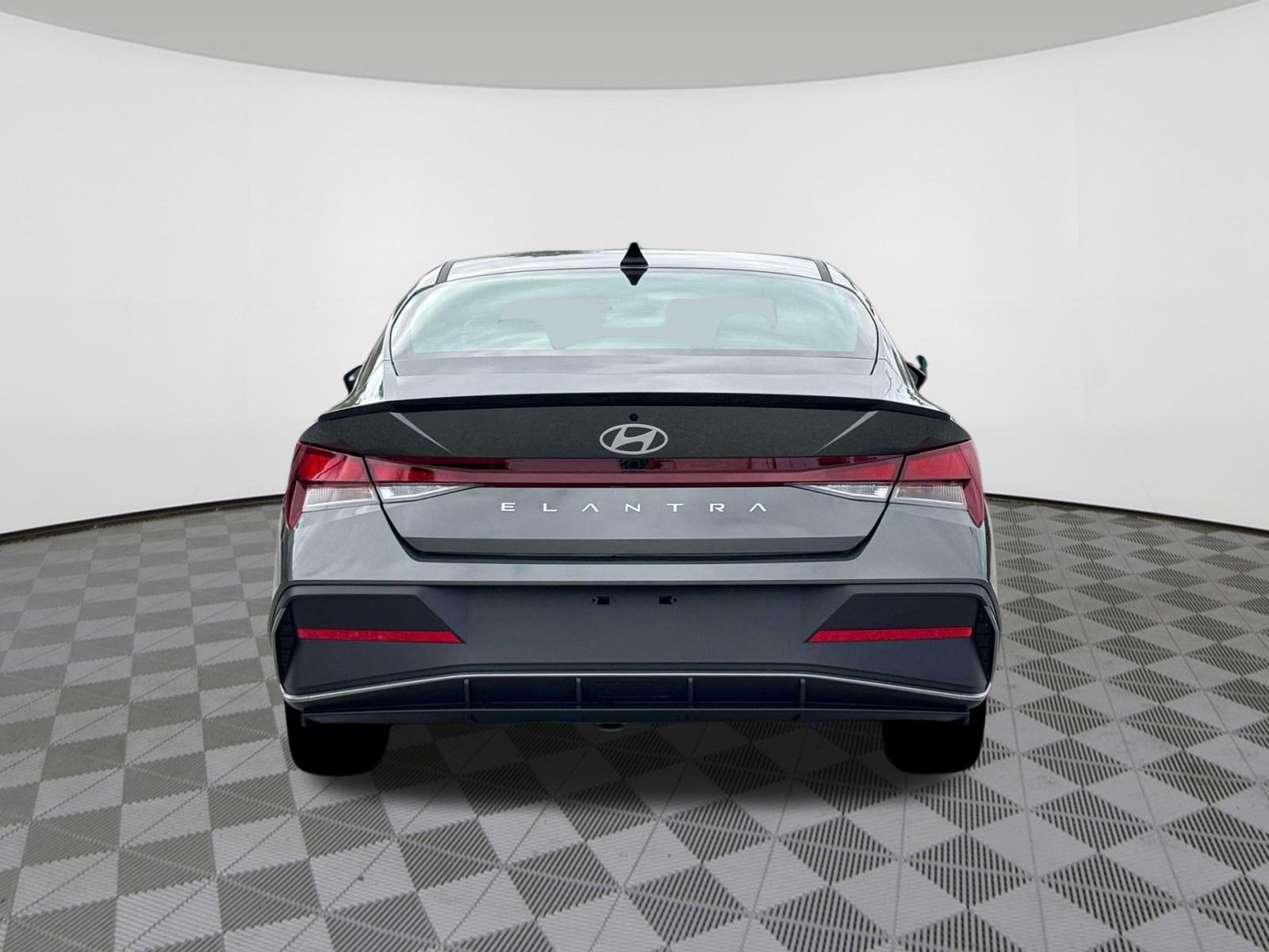 New 2026 Hyundai Elantra SEL Sport FWD image 6