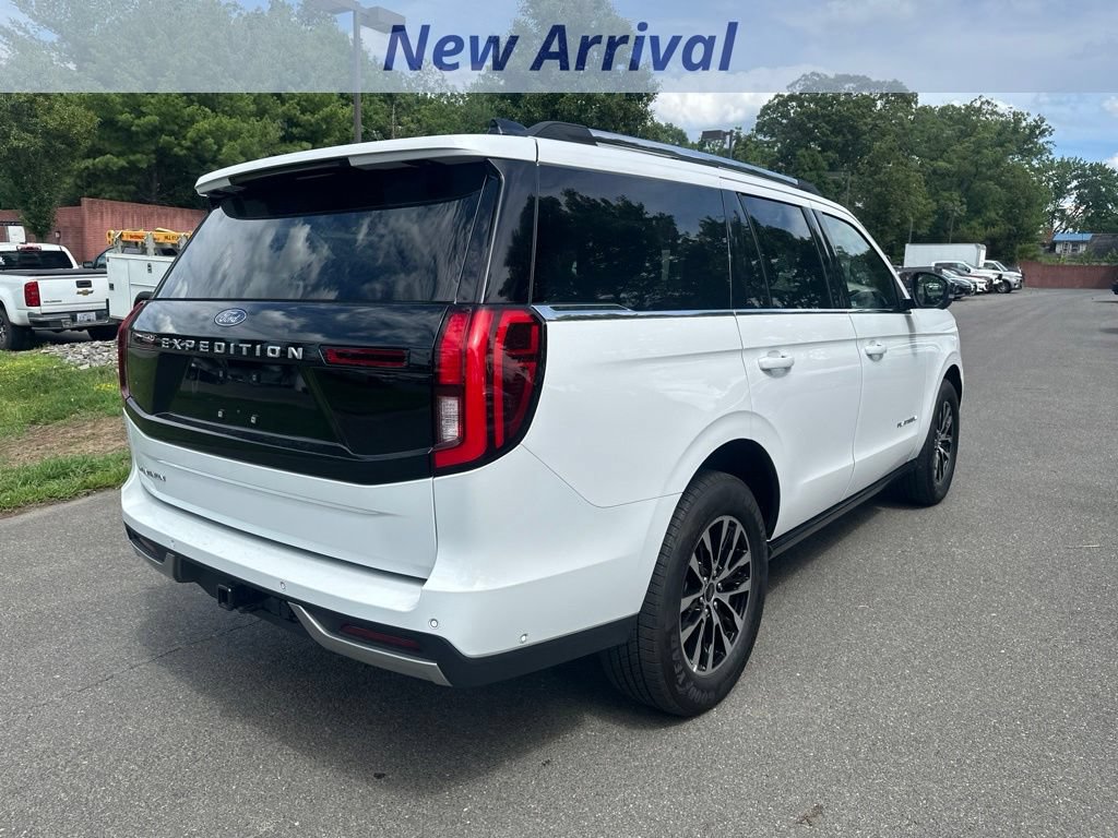Used 2025 Ford Expedition Platinum AWD/4WD image 9