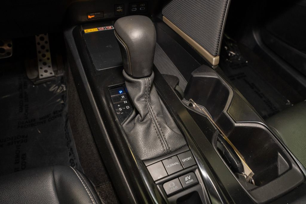 Used 2025 Toyota Camry SE image 15