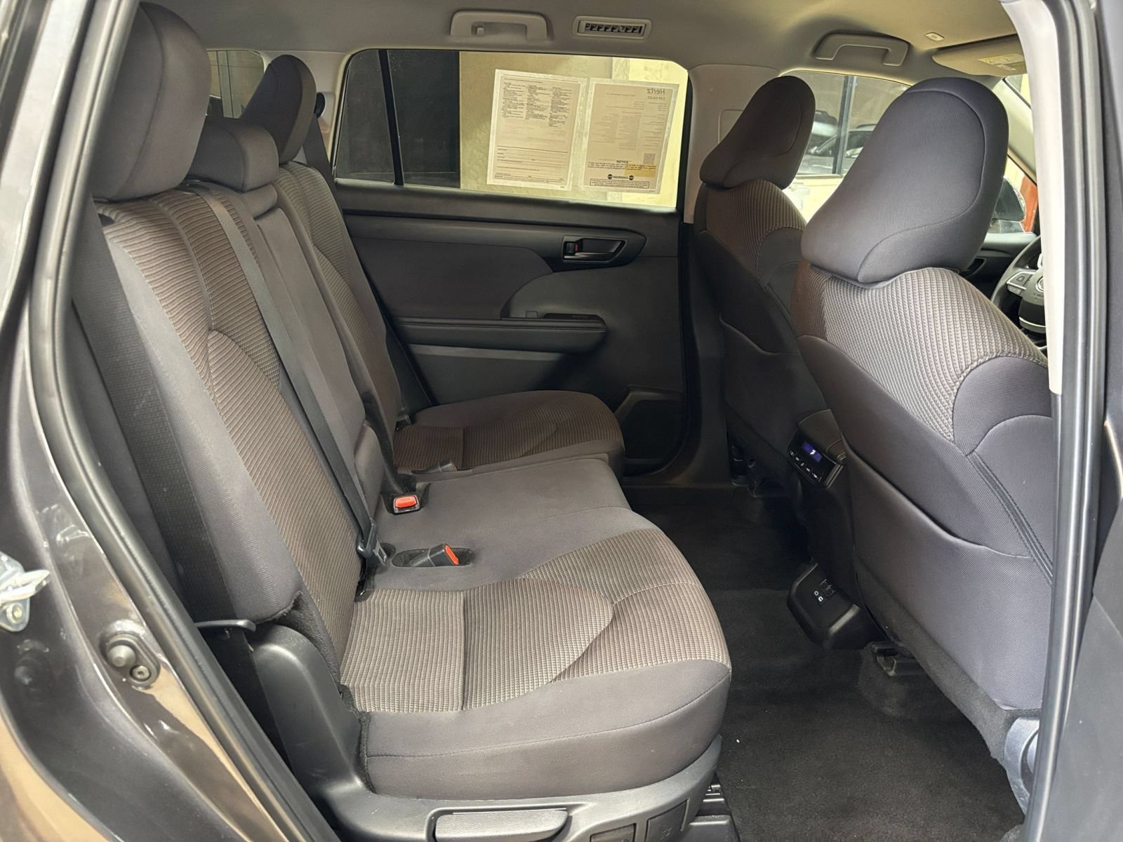 Used 2025 Toyota Highlander LE FWD image 40