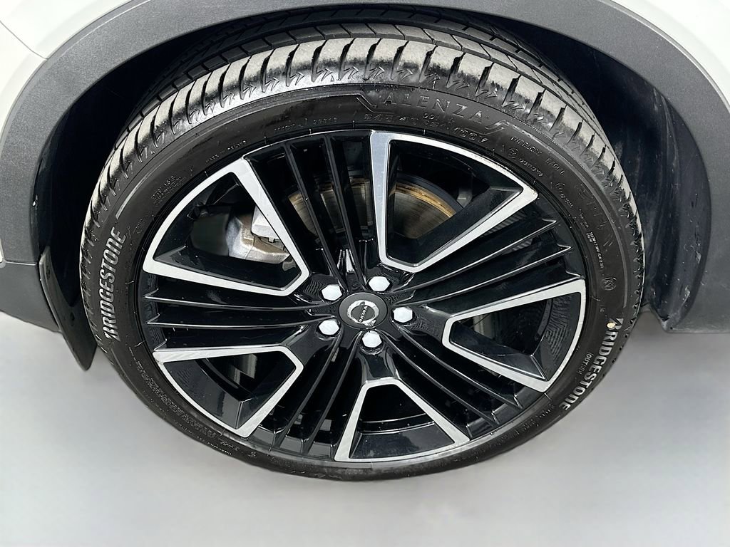 Used 2019 Volvo XC40 T5 Momentum image 32