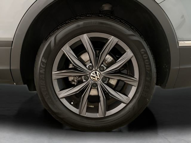 Used 2022 Volkswagen Tiguan SE FWD image 19