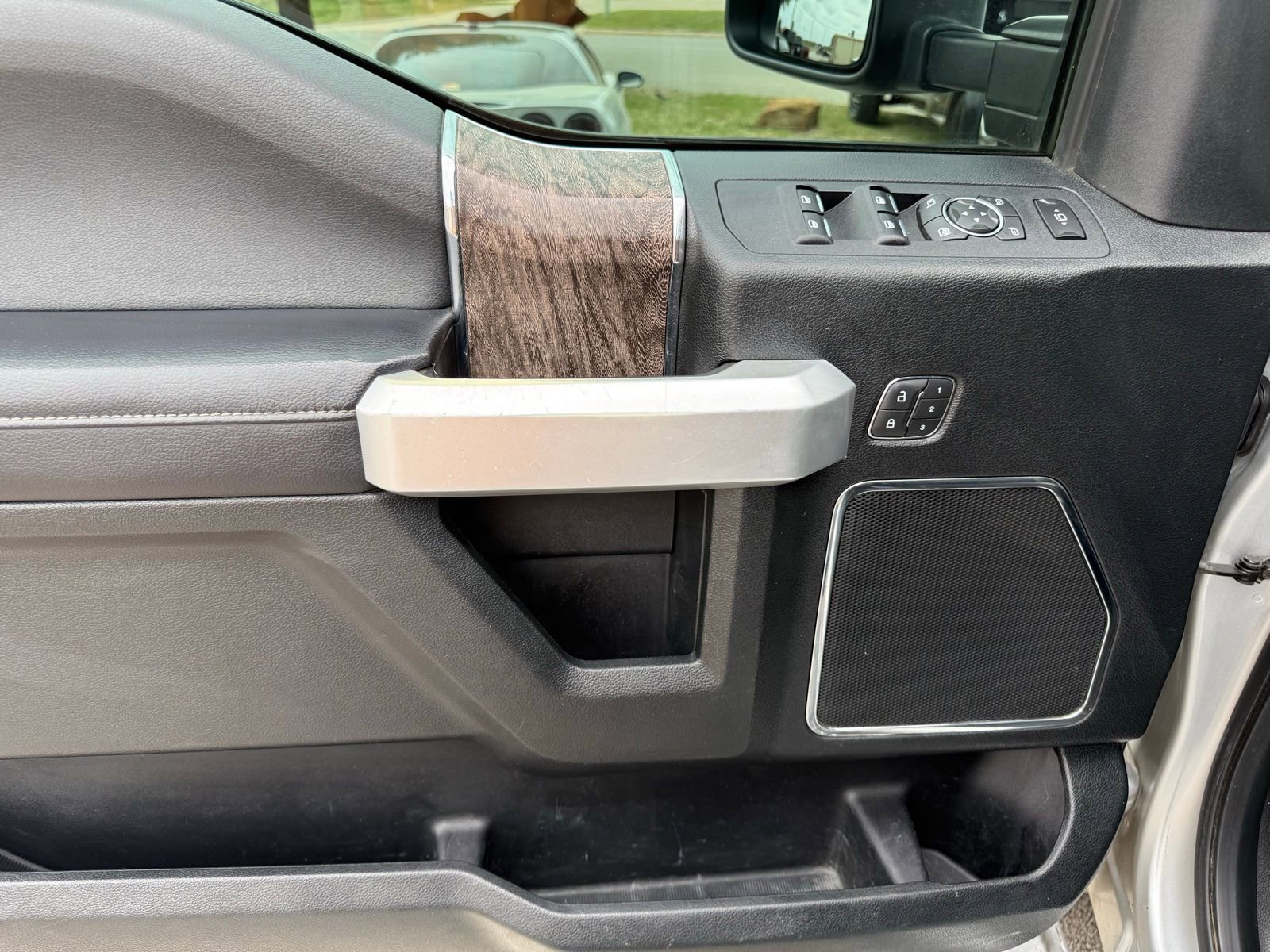 Used 2019 Ford F350 Lariat w/ Lariat Ultimate Package image 11