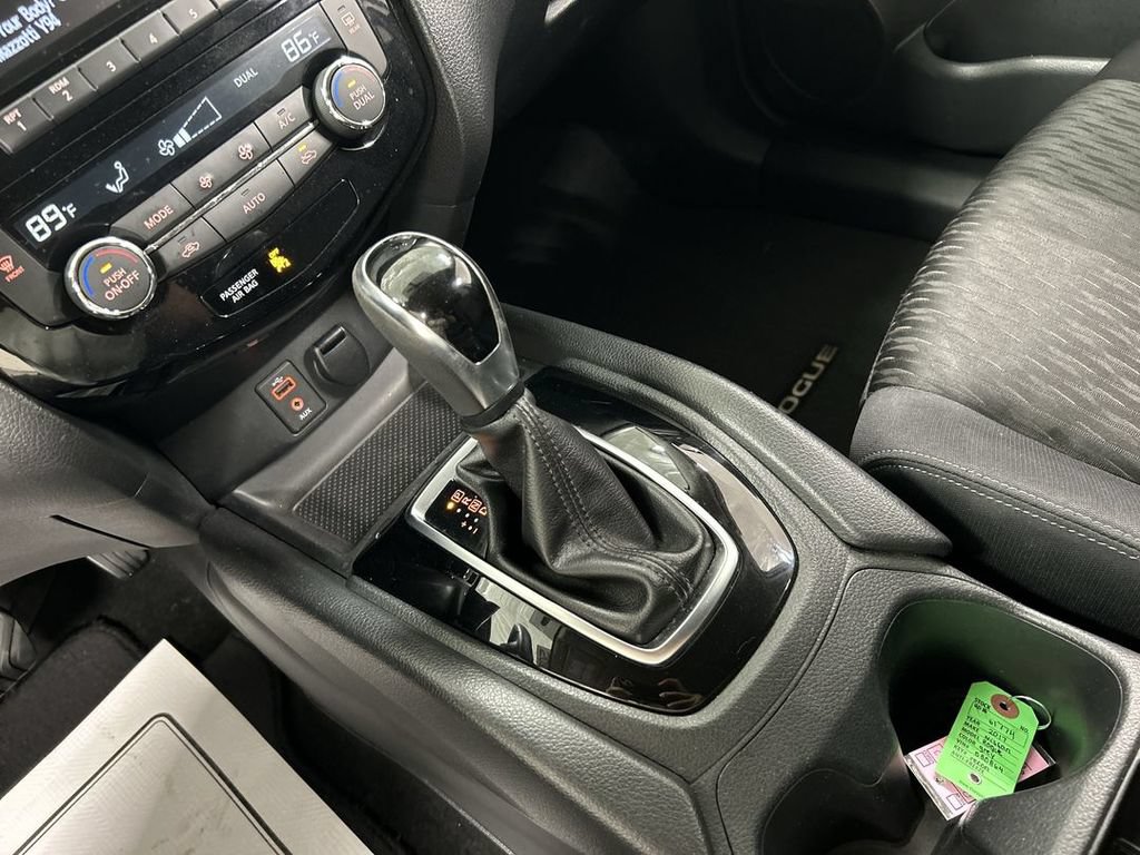Used 2017 Nissan Rogue SV AWD/4WD image 17