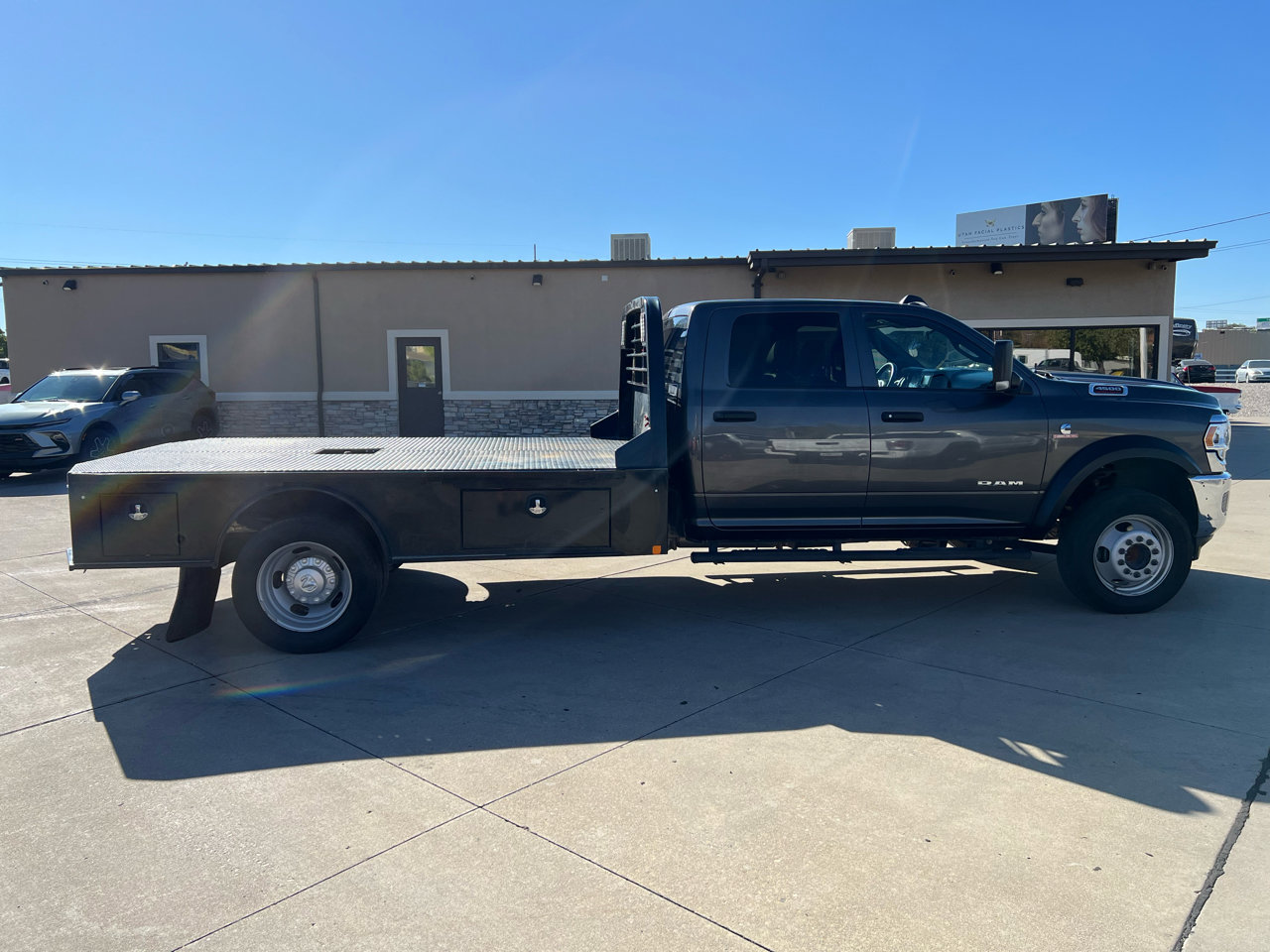Used 2022 RAM 4500 Tradesman w/ Chrome Appearance Group image 7