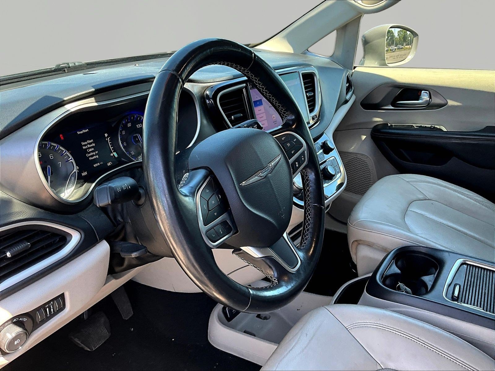 Used 2021 Chrysler Pacifica Touring-L FWD image 17