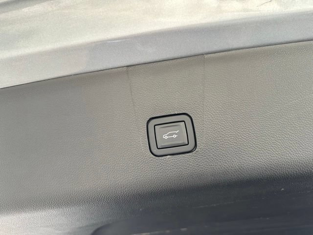 Used 2023 Chevrolet Traverse LT FWD image 30