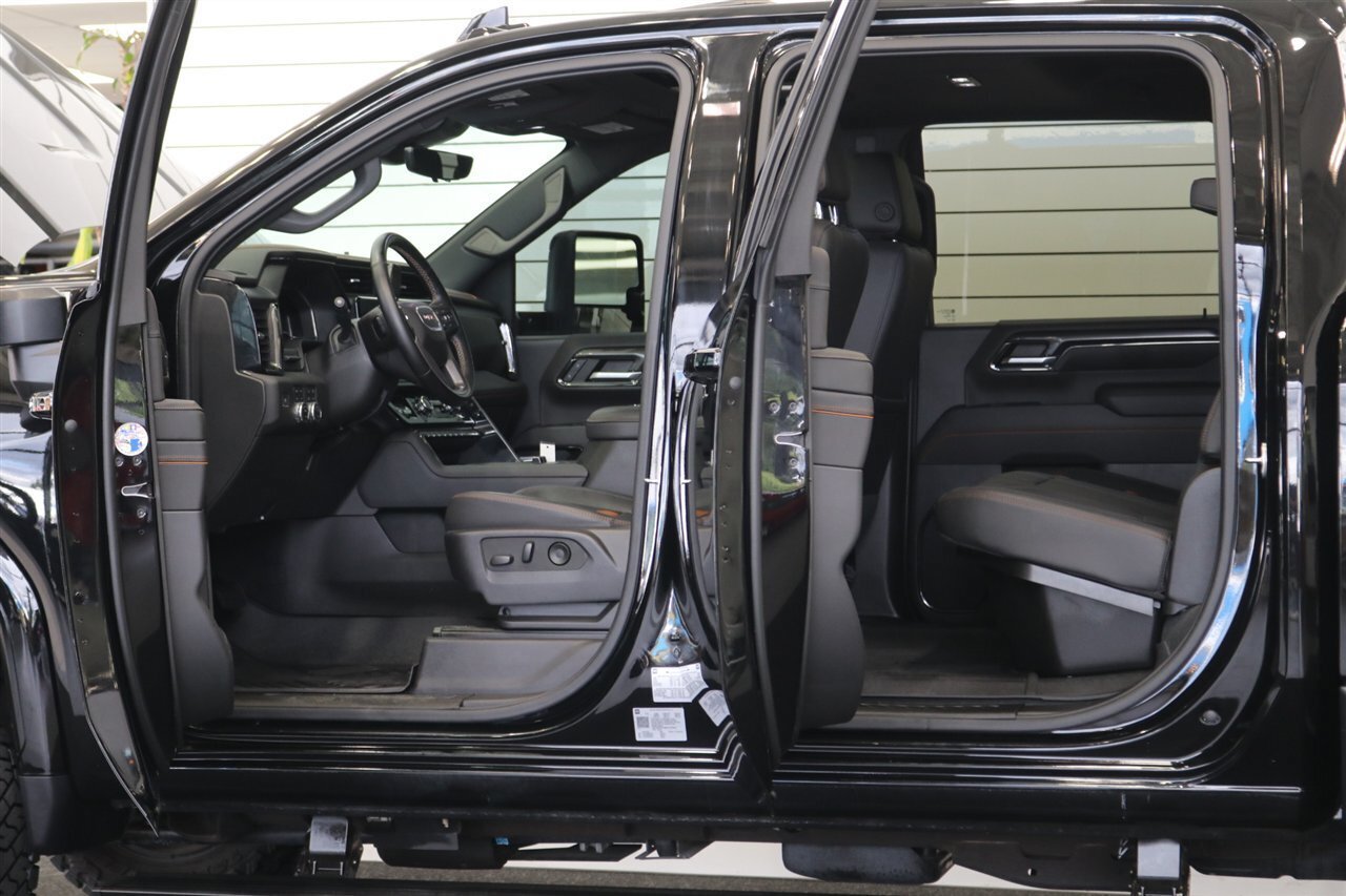Used 2024 GMC Sierra 3500 AT4 w/ AT4 Premium Plus Package AWD/4WD image 32