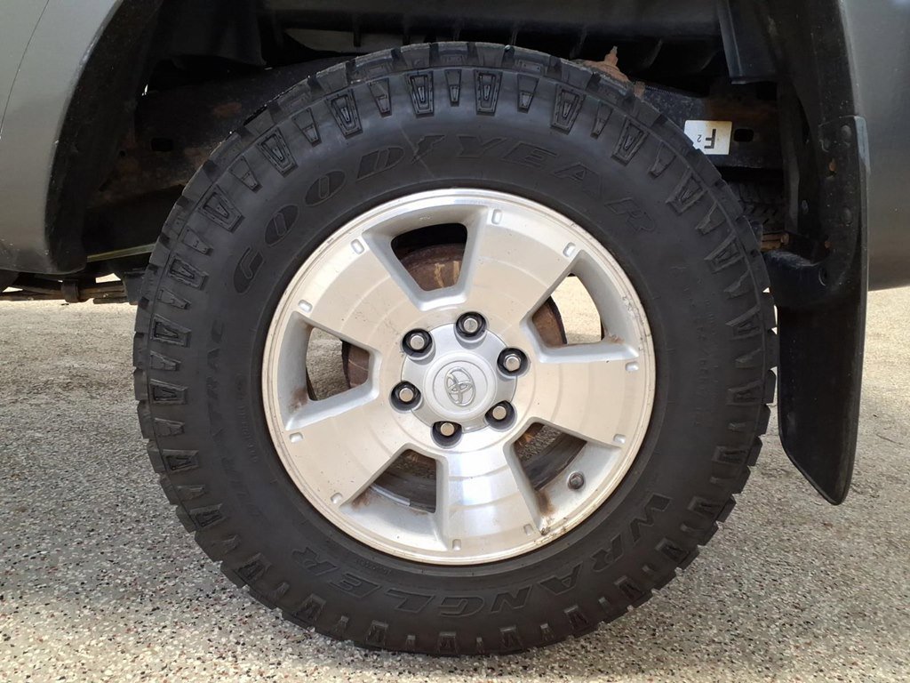 Used 2015 Toyota Tacoma 4x4 Access Cab V6 w/ TRD Sport Package image 7