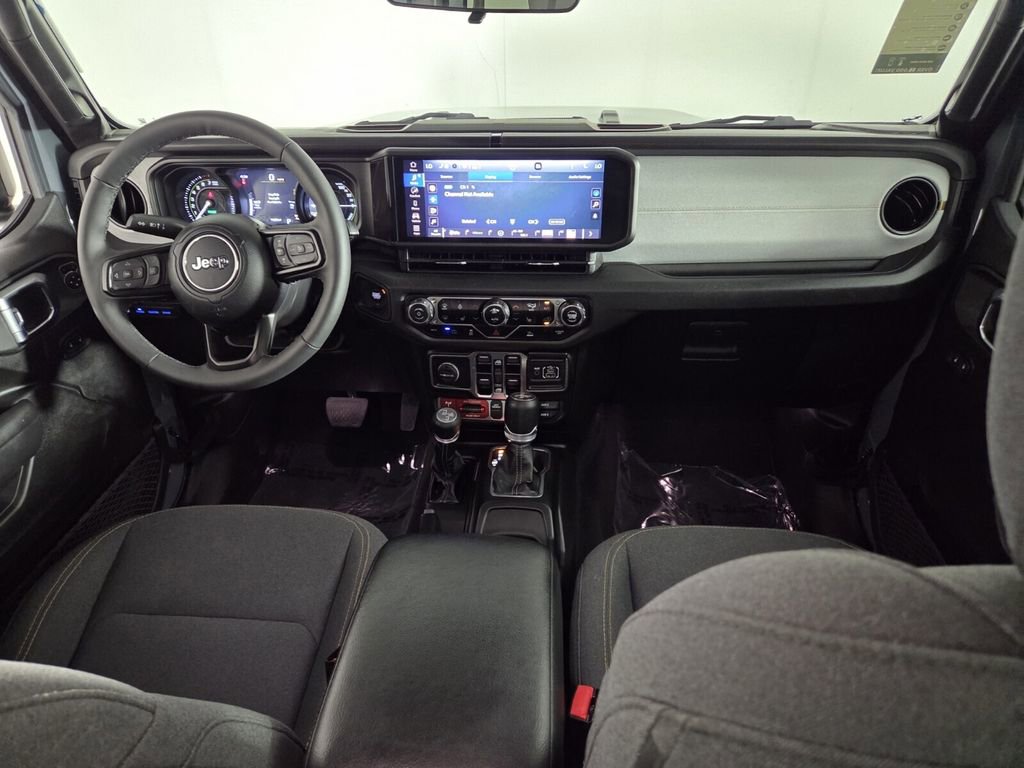 Certified 2025 Jeep Wrangler Willys image 31