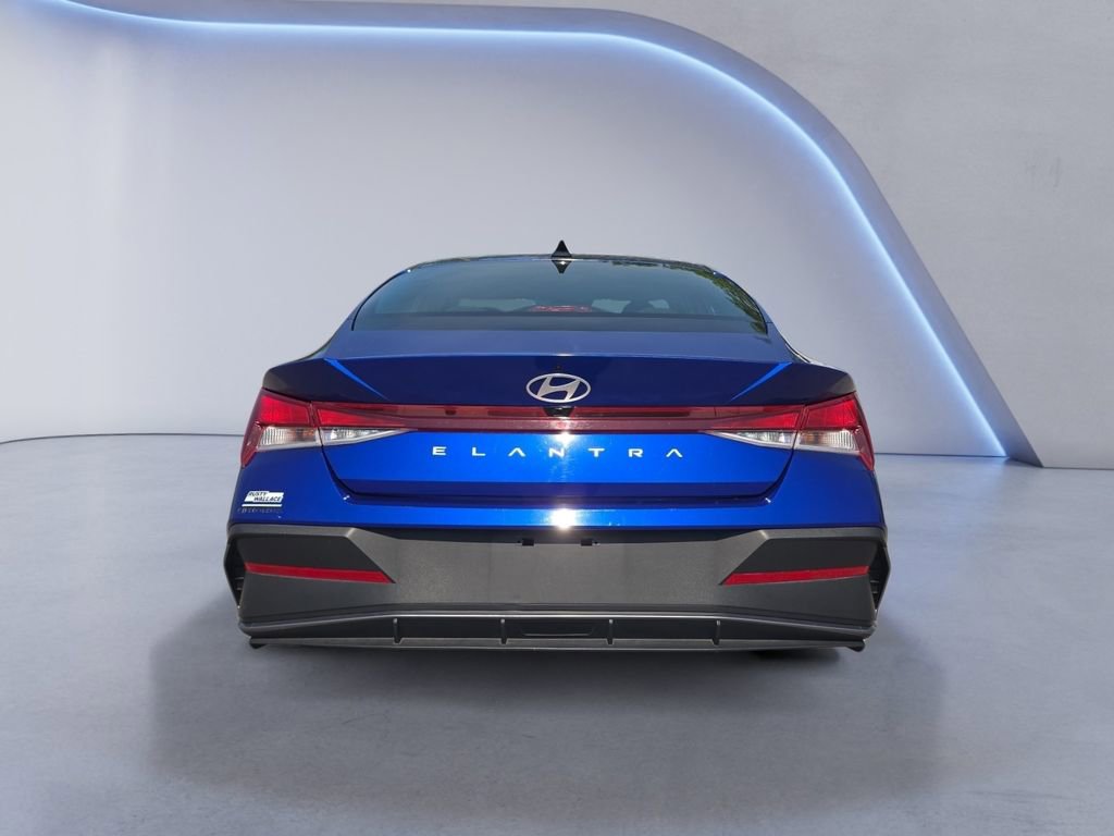 Used 2024 Hyundai Elantra SEL FWD image 4