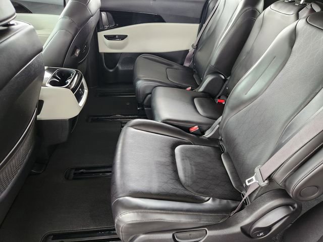 Used 2022 Kia Carnival EX FWD image 28