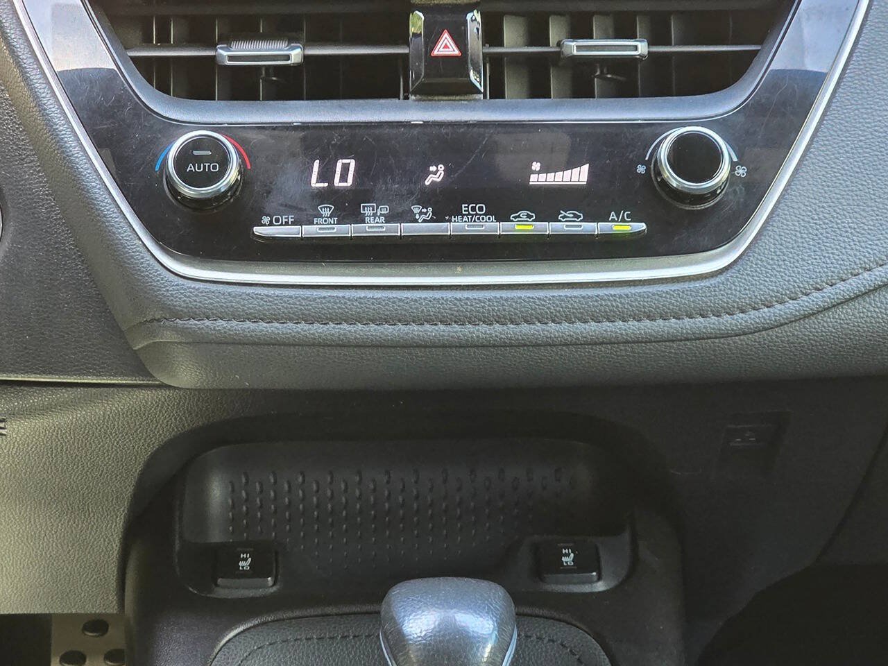 Used 2020 Toyota Corolla XSE FWD image 24