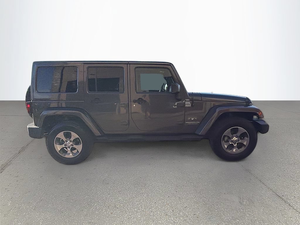Used 2017 Jeep Wrangler Unlimited Sahara w/ Connectivity Group AWD/4WD image 3