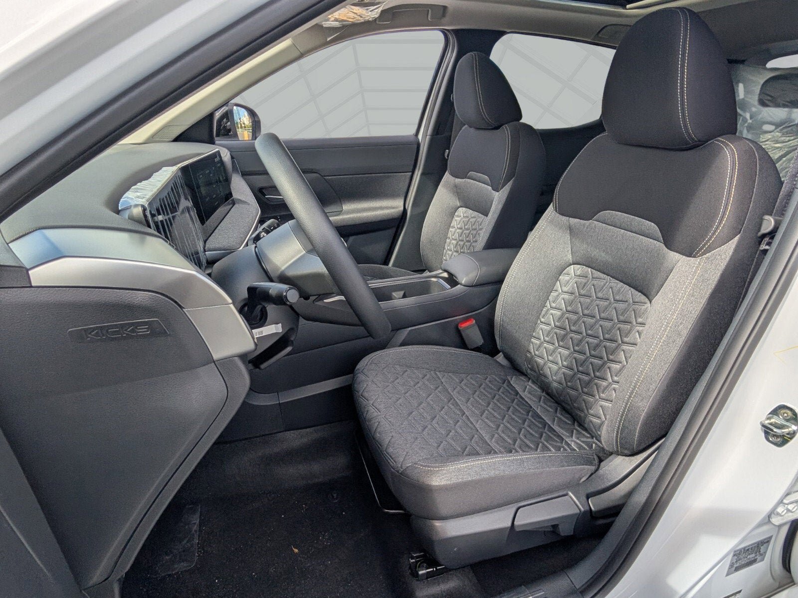 New 2026 Nissan Kicks SV w/ SV Premium Package FWD image 4