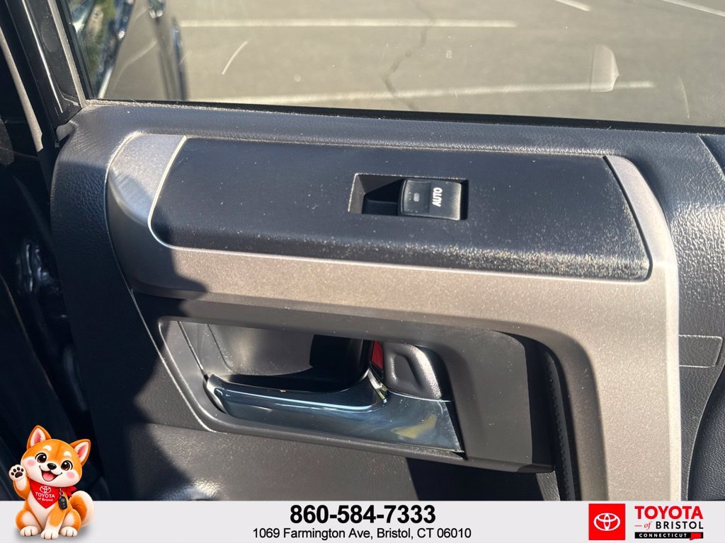 Used 2017 Toyota 4Runner SR5 AWD/4WD image 38