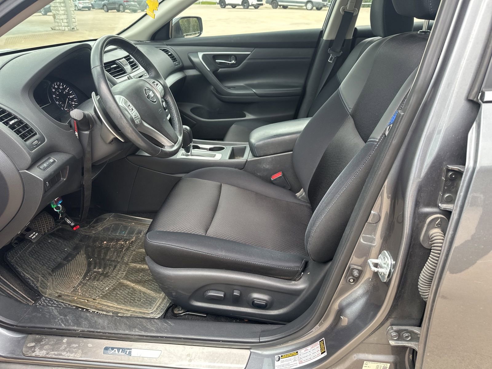 Used 2016 Nissan Altima 3.5 SR FWD image 3
