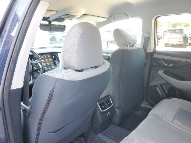 Used 2025 Subaru Outback Premium AWD/4WD image 11