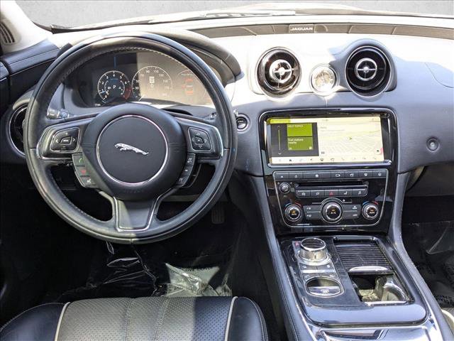 Used 2019 Jaguar XJ R-Sport image 18