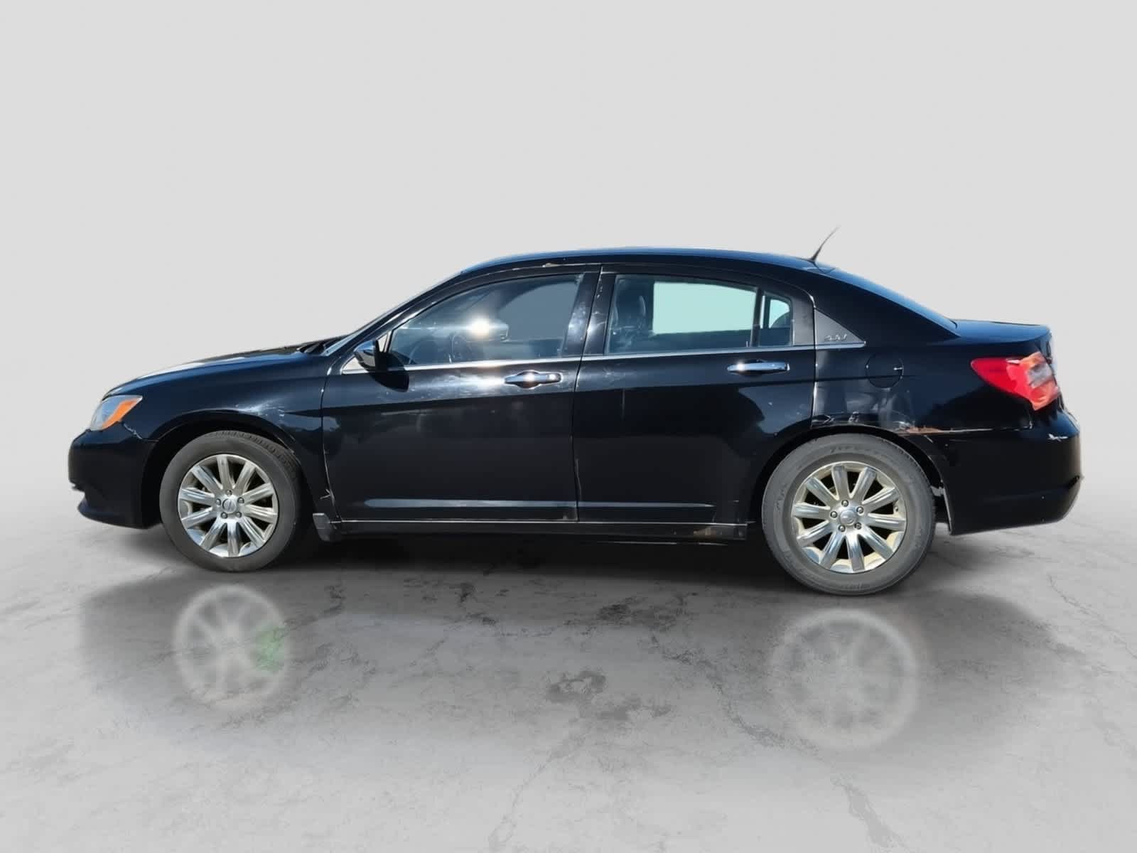 Used 2013 Chrysler 200 Limited FWD image 5