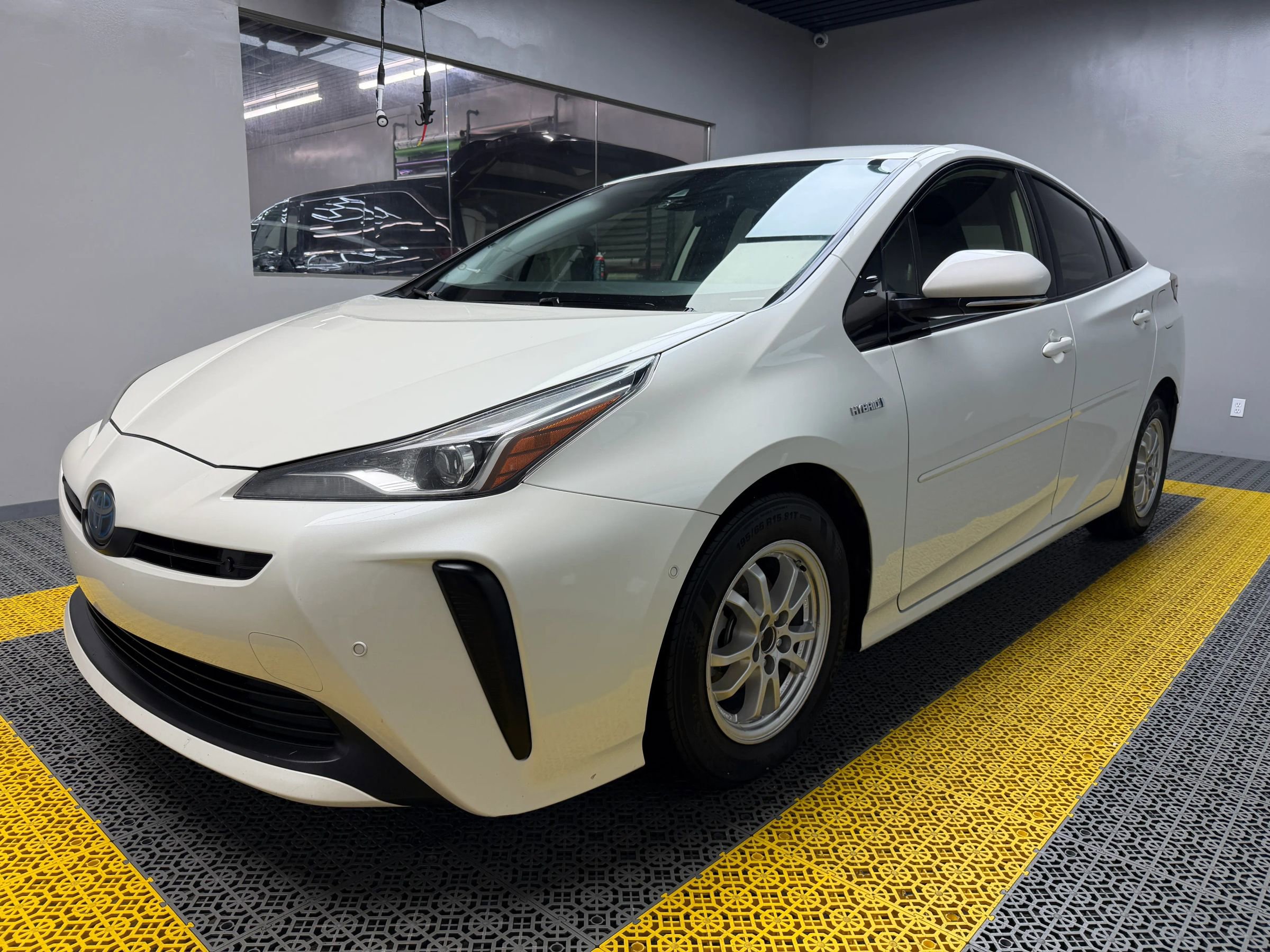 Used 2019 Toyota Prius LE image 4