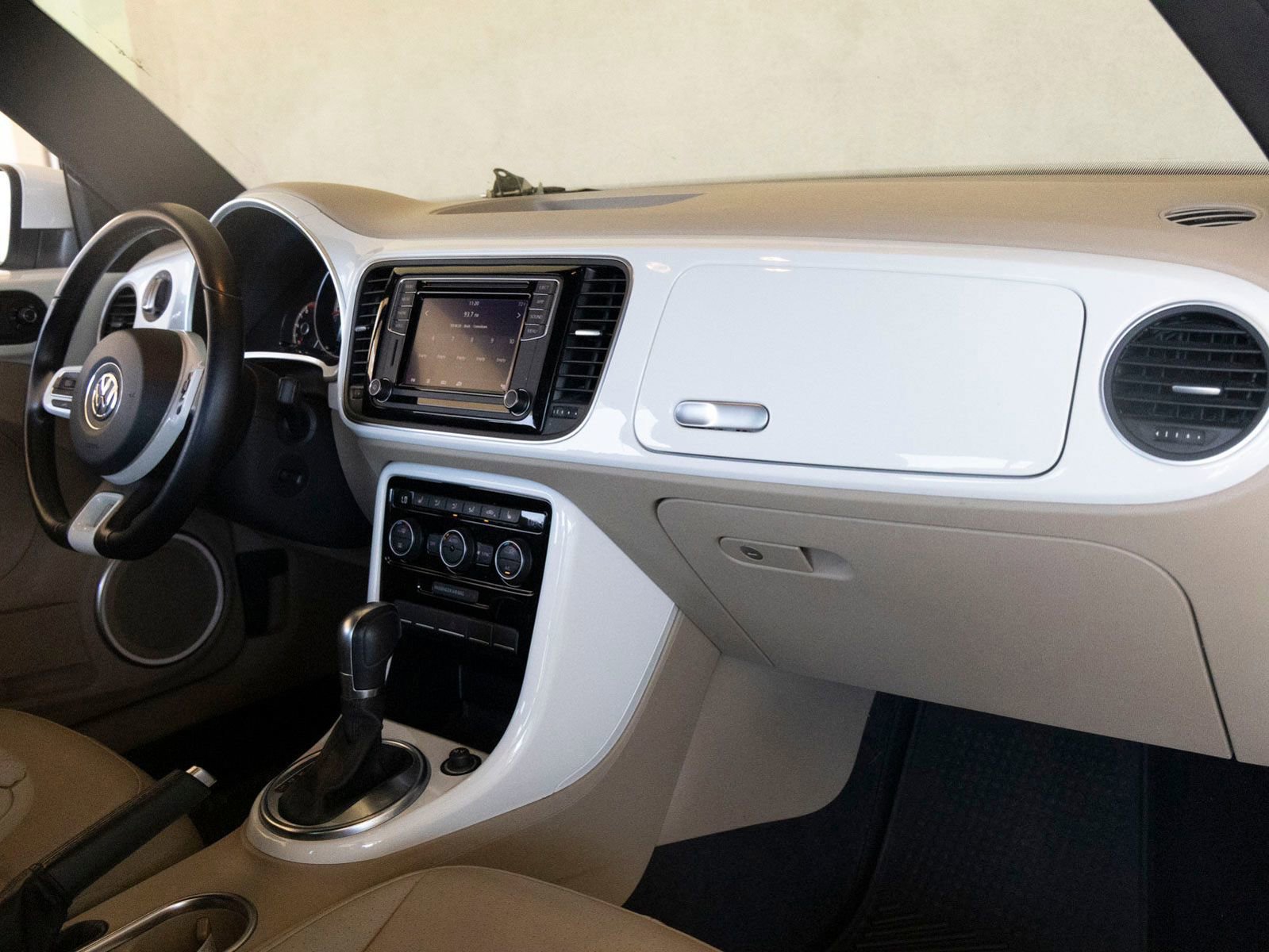 Used 2019 Volkswagen Beetle 2.0T SE FWD image 22