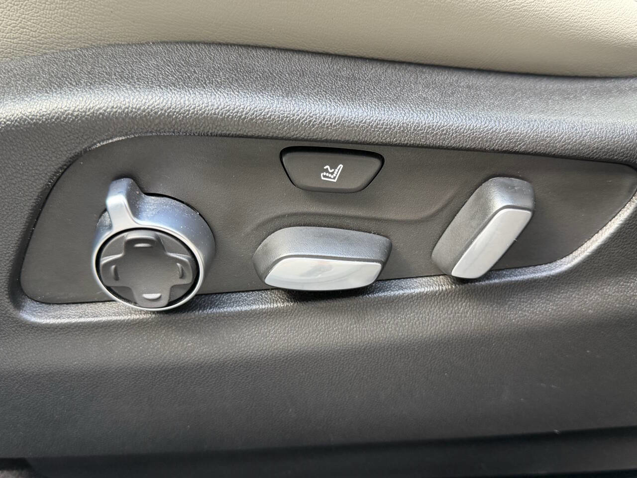 Used 2023 Cadillac XT4 Premium Luxury image 17