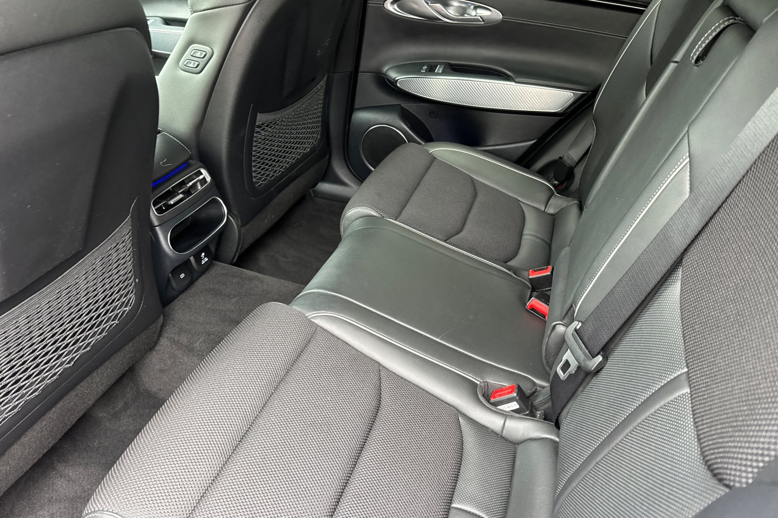Used 2024 Genesis GV70 3.5T Sport AWD/4WD image 12