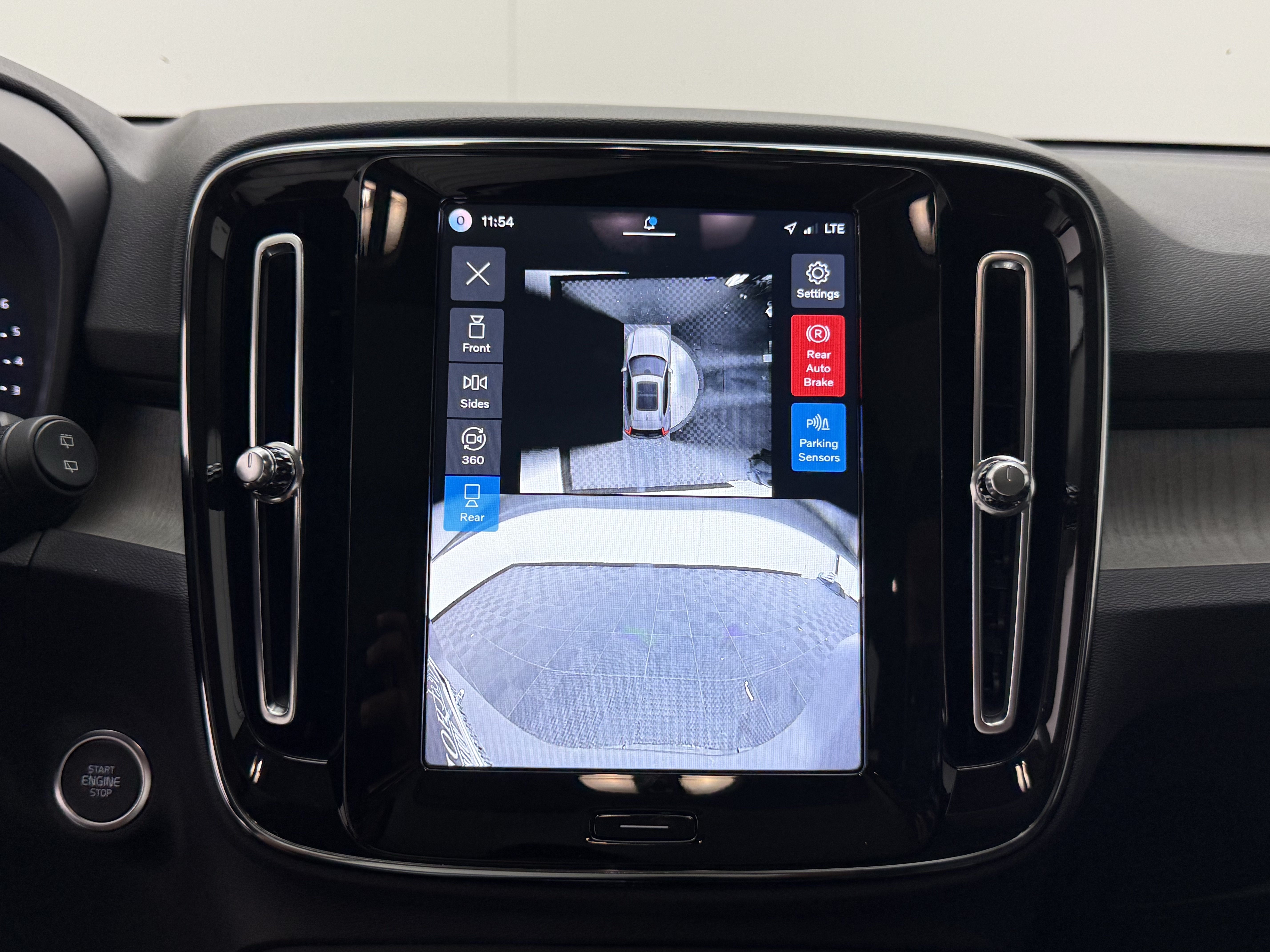 Certified 2026 Volvo XC40 B5 Plus AWD/4WD image 23