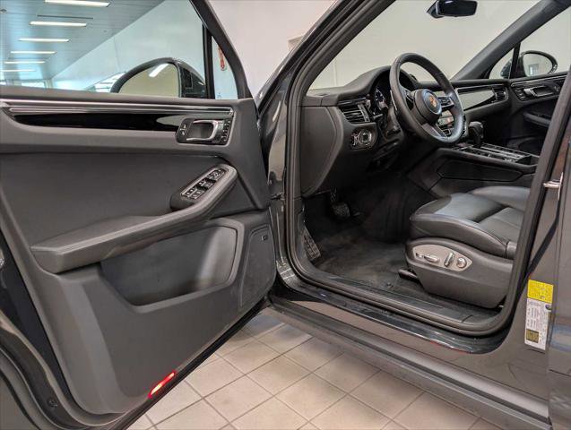 Used 2024 Porsche Macan AWD/4WD image 21
